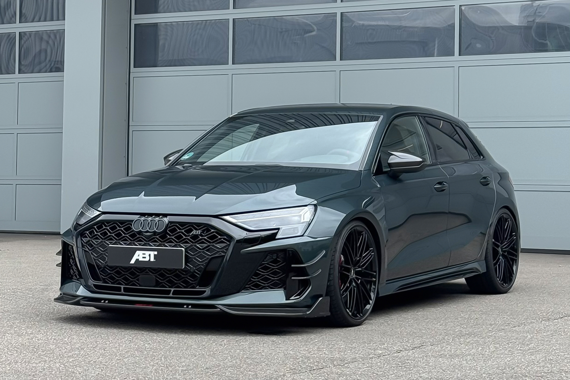 ABT RS3-R - Sondermodell - Camouflagegrün 510PS