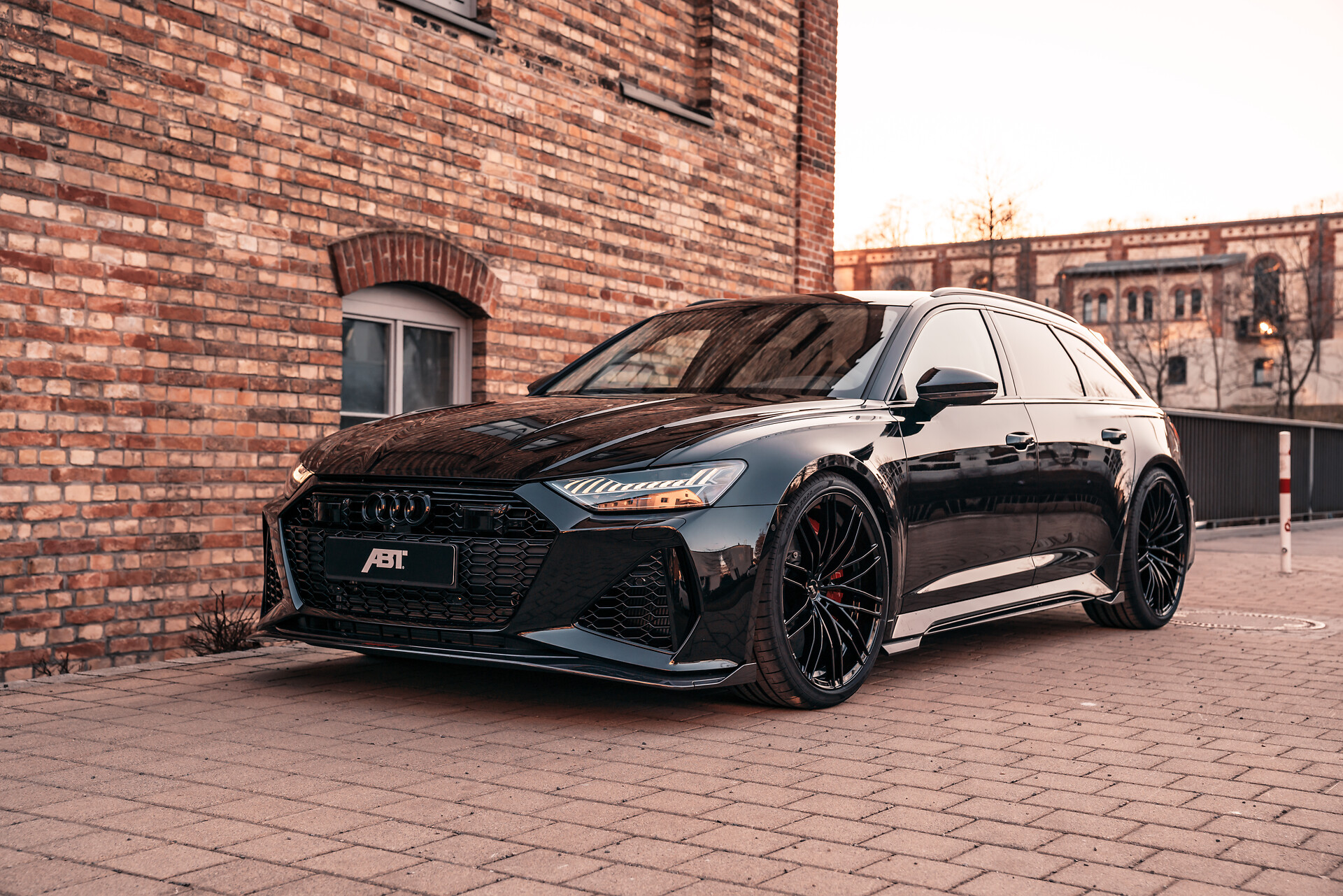 ABT RS6-S - Mythosschwarz Metallic - 720 PS